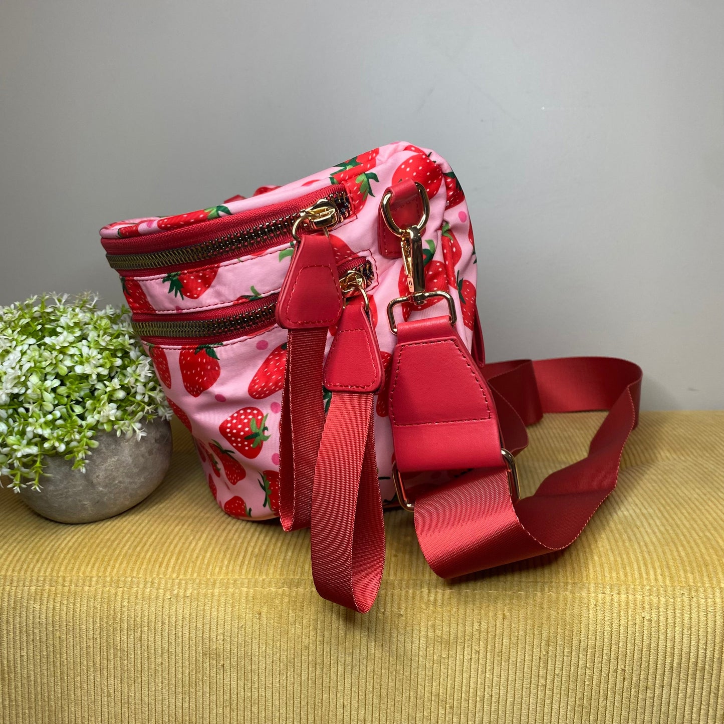 Roni - Nylon Crossbody - Strawberry