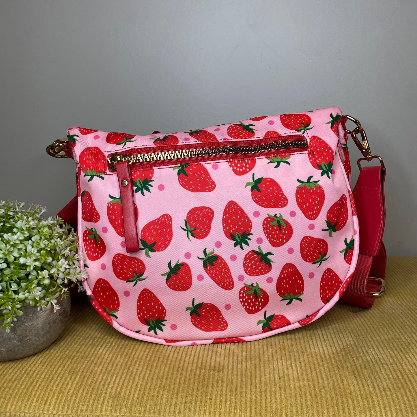 Roni - Nylon Crossbody - Strawberry