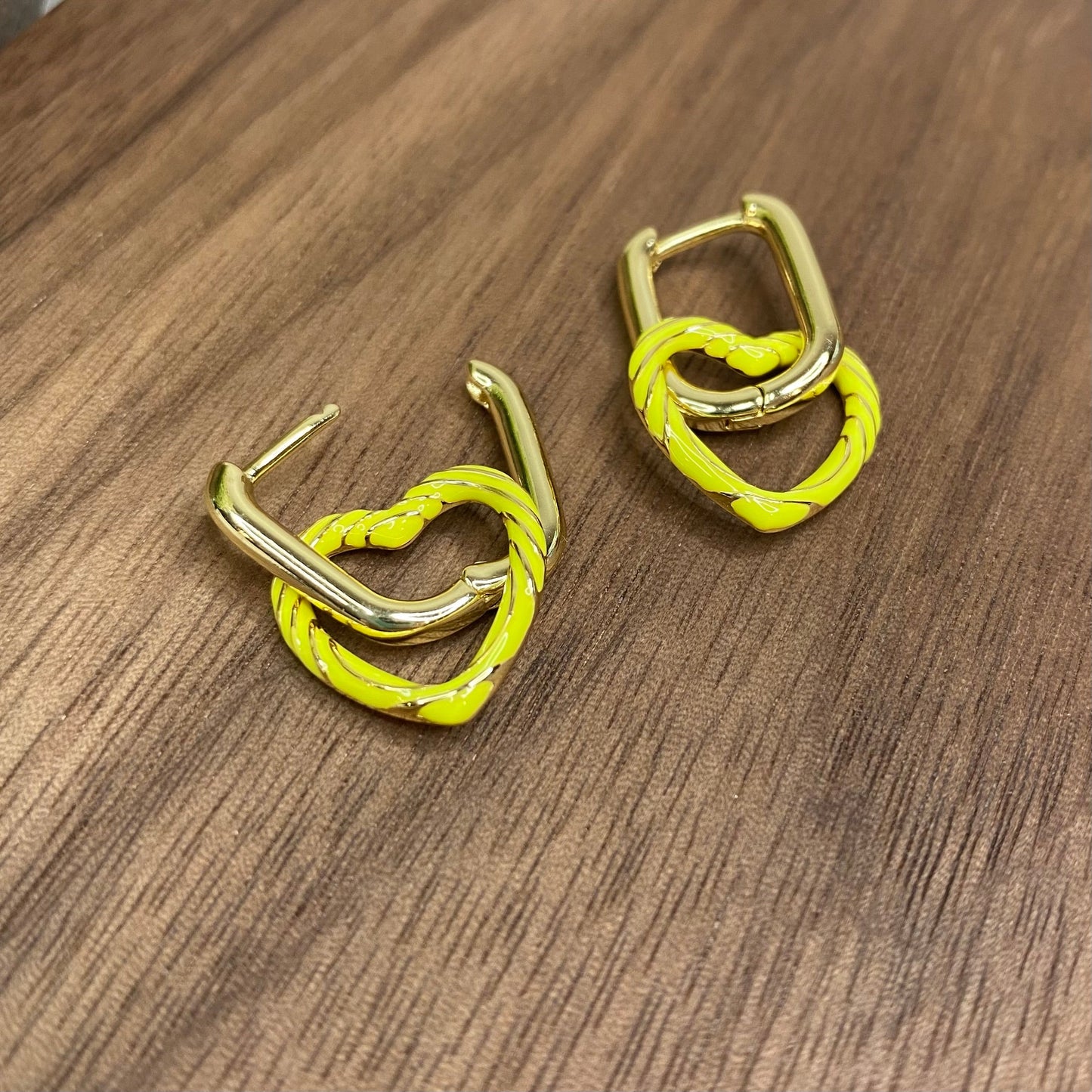 Metal Dangle Earrings - Heart Link - Yellow